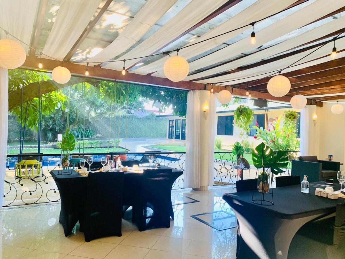 Hotel Mango Airport Río Segundo Εξωτερικό φωτογραφία