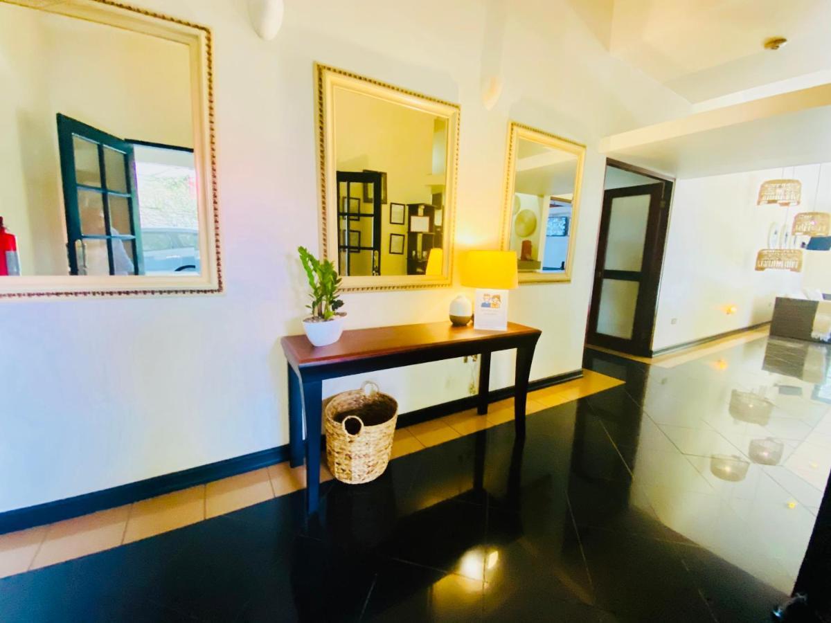 Hotel Mango Airport Río Segundo Εξωτερικό φωτογραφία